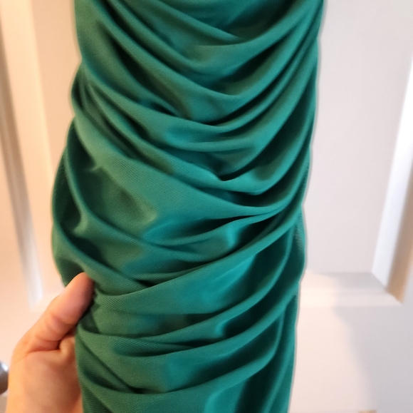 Green off-shoulder bodycon dress - Picture 3 of 4